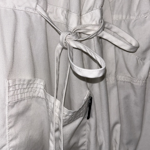 Koi Scrub Set size XL Top & Bottom White - Picture 4 of 5